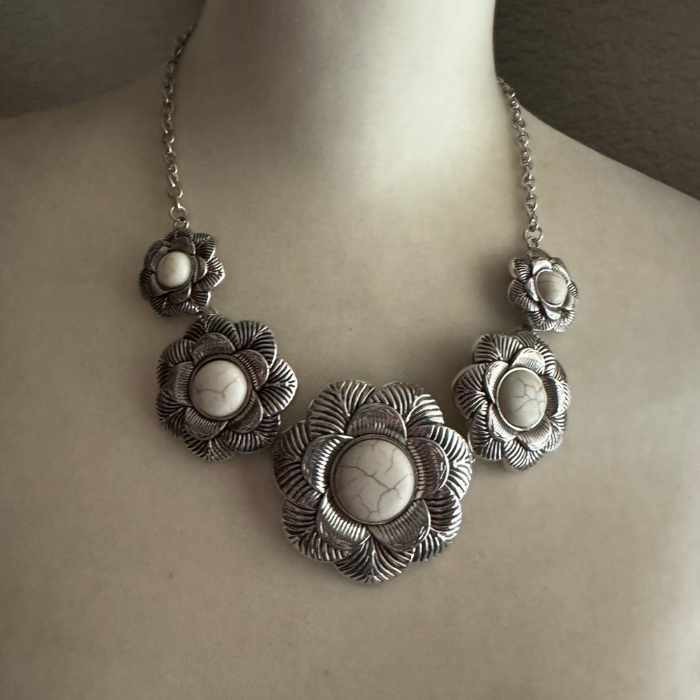 Silver Floral Necklace